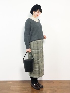 三由佳奈さんの「ベロアモールクルーネックセーター」を使ったコーディネート