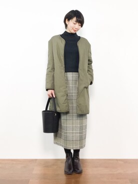 「カーキアウター」｜「アイテム（ノーカラージャケット）」を使った、三由佳奈さん（レディース・160cm）の冬コーディネート