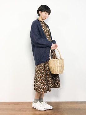 「小花柄ワンピース」｜「アイテム（シャツワンピース）」を使った、三由佳奈さん（レディース・160cm）の冬コーディネート