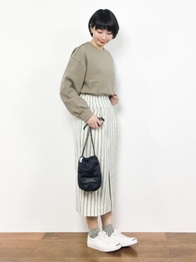 三由佳奈さんの「・フロントスリットタイトスカート」を使ったコーディネート