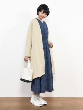 「小花柄ワンピース」｜「アイテム（その他アウター）」を使った、三由佳奈さん（レディース・160cm）の春コーディネート