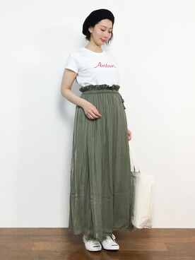 三由佳奈さんの「ドロストマキシスカート」を使ったコーディネート