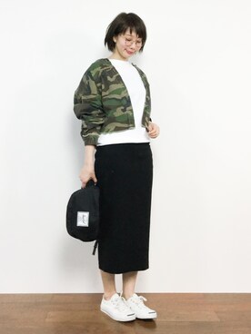 「黒スカート」｜「アイテム（ノーカラージャケット）」を使った、三由佳奈さん（レディース・160cm）の春コーディネート