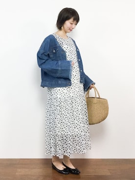 「小花柄ワンピース」｜「アイテム（ジャケット/アウター）」を使った、三由佳奈さん（レディース・160cm）の春コーディネート