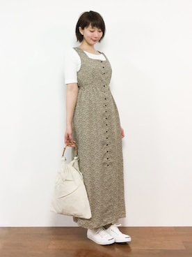 「小花柄ワンピース」｜「アイテム（Tシャツ/カットソー）」を使った、三由佳奈さん（レディース・160cm）の春コーディネート