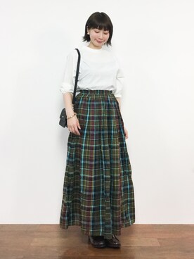 三由佳奈さんの「マドラスチェックマキシスカート　786675」を使ったコーディネート