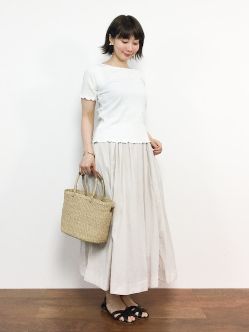 三由佳奈さんのコーディネート