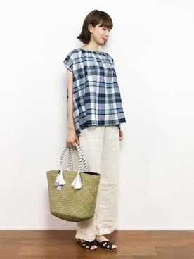 「cache cache（カシュ カシュ）のアイテム（かごバッグ）」を使った、三由佳奈さん（レディース・160cm）の夏コーディネート