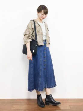 三由佳奈さんの「フロントボタンフレアデニムスカート」を使ったコーディネート