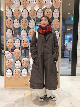 「チェックマフラー」｜「アイテム（その他アウター）」を使った、三由佳奈さん（レディース・160cm）の冬コーディネート