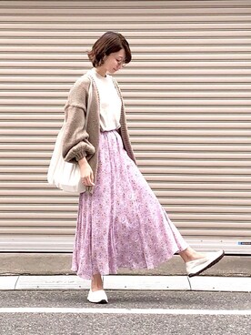 三由佳奈さんの「フラワープリントマキシスカート」を使ったコーディネート