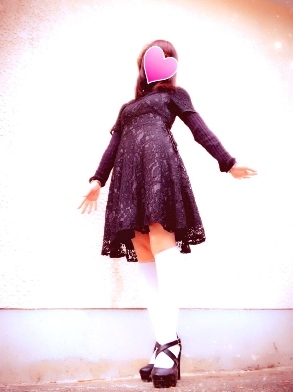 「春、おしゃれさんと繋がりたい、ワンピース、黒コーデ、レースワンピース、アラフォー」｜「CECIL McBEEのレースワンピース（ワンピース、ブラック系）」を使った、LiNnoSUKeさん（レディース・156cm）の春コーディネートの1枚目の写真