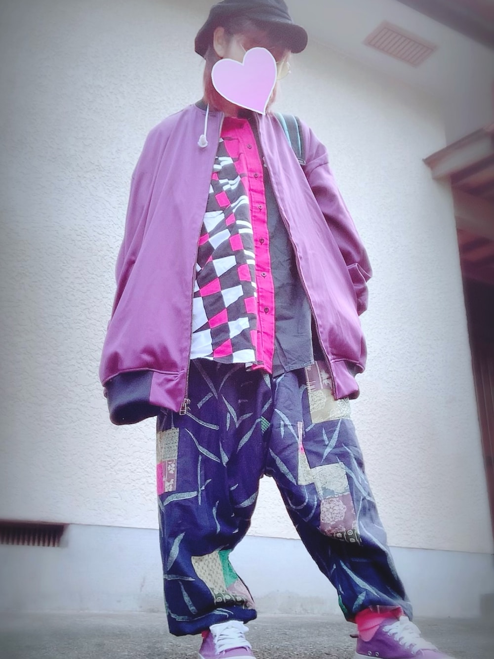 「古着、0658、柄シャツ、柄パンツ、だぼだぼ、ダボダボコーデ」｜「0658のアイテム（ジャケット/アウター、パープル系）」を使った、LiNnoSUKeさん（レディース・157cm）の秋コーディネートの1枚目の写真