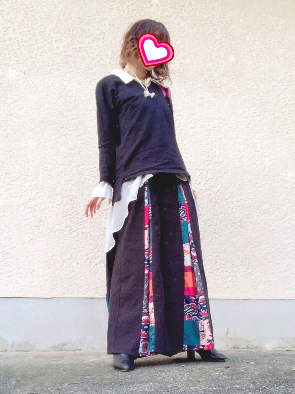 「黒、秋、シンプル、ゆるコーデ、ショートブーツ、アラフォー」｜「チチカカのキカタックマチパンツ（その他パンツ、ブラック系）」を使った、LiNnoSUKeさん（レディース・157cm）の秋コーディネートの1枚目の写真