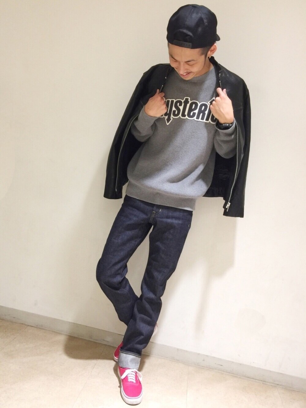 「Hysteric Glamour、ヒステリックグラマー、レザージャケット、大人コーデ、ライダース、VANS、デニム、オーセンティック」｜「HYSTERIC GLAMOURのWITCHCRAFT ROCK pt ラムレザーシングルライダースJK（ライダースジャケット、ブラック系）」を使った、森 拓巳さん（メンズ・176cm）の冬コーディネートの1枚目の写真