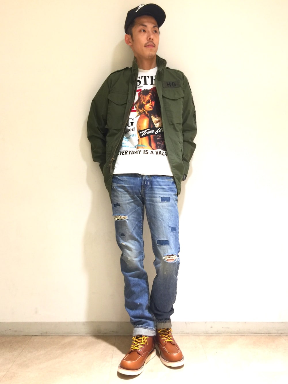 「Hysteric Glamour、ヒステリックグラマー、ミリタリー、M-65、デニム、ブーツ、アメカジ、デニムパンツ、春コーデ」｜「HYSTERIC GLAMOURのNO FUTURE pt メッシュキャップ（キャップ、ブラック系）」を使った、森 拓巳さん（メンズ・176cm）の冬コーディネートの1枚目の写真