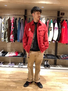「アイテム（ミリタリージャケット、レッド系）」を使った、森 拓巳さん（メンズ・176cm）の冬コーディネート