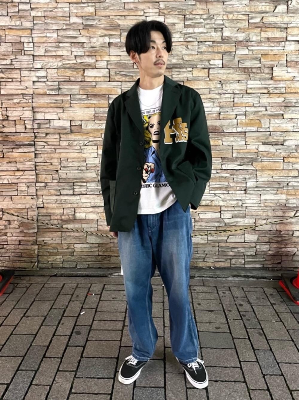 「ヒステリックグラマー、アメカジコーデ、でにむ、hysteric glamour」｜「HYSTERIC GLAMOURの1タックペインターパンツ（デニムパンツ、ブルー系）」を使った、森 拓巳さん（メンズ・176cm）の春コーディネートの1枚目の写真