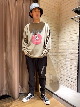 「ロンt」｜「アイテム（アクセサリー）」を使った、森 拓巳さん（メンズ・176cm）の秋コーディネート