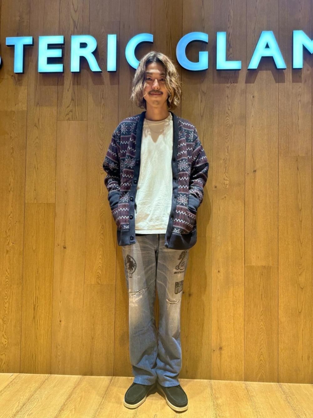 「ヒステリックグラマー、hysteric glamour、らふこーで、あめかじ、🦊スウェット」｜「HYSTERIC GLAMOURのCIRCLE HEAD Tシャツ2PACS（Tシャツ/カットソー、ホワイト系）」を使った、森 拓巳さん（メンズ・176cm）の冬コーディネートの1枚目の写真