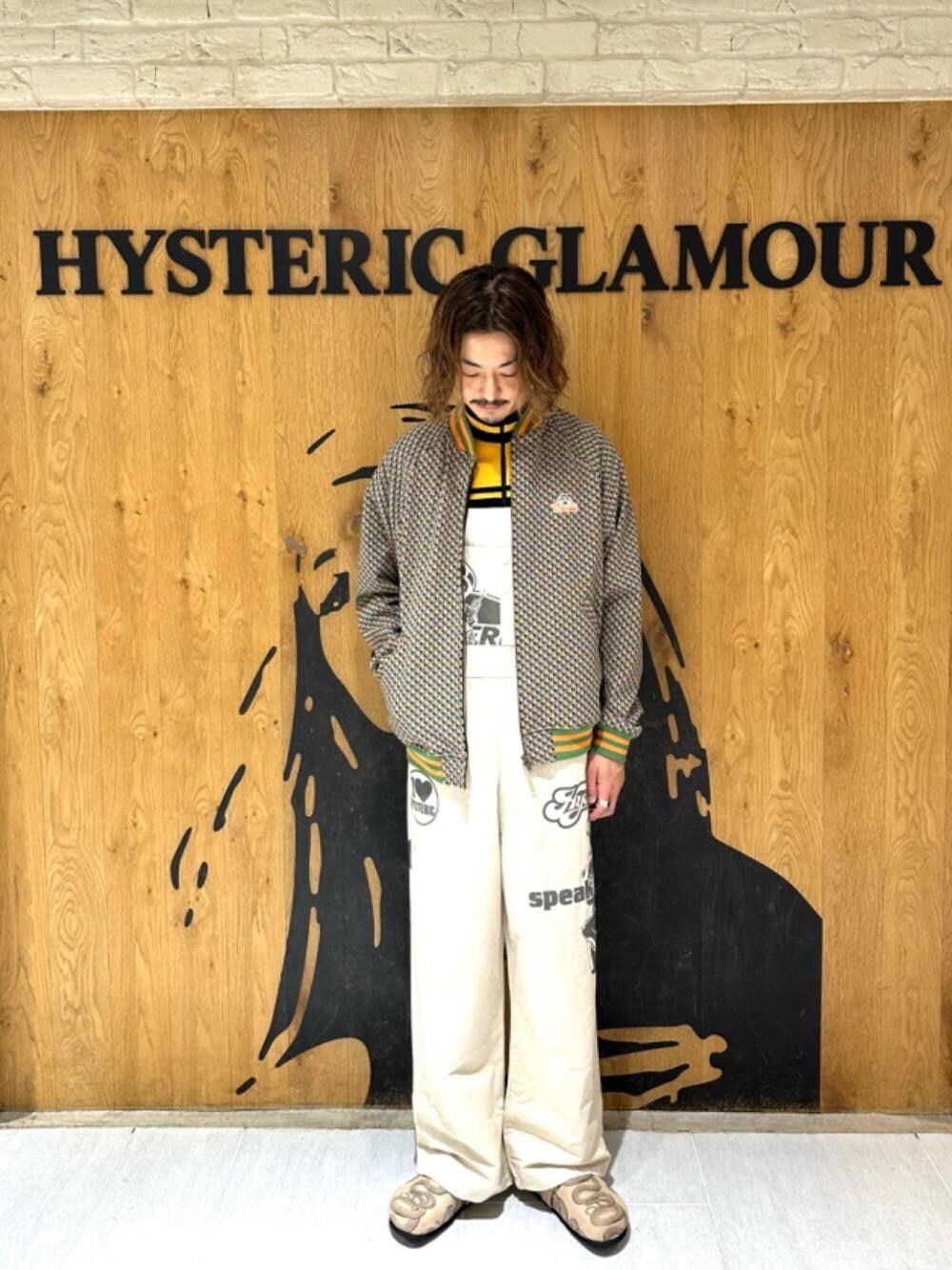 「アメカジ、ストリート、ラフコーデ、ヒステリックグラマー、HYSTERIC GLAMOUR」｜「HYSTERIC GLAMOURのFLAME LOGO刺繍 サイクルジャージ（ニット/セーター、イエロー系）」を使った、森 拓巳さん（メンズ・176cm）の春コーディネートの1枚目の写真