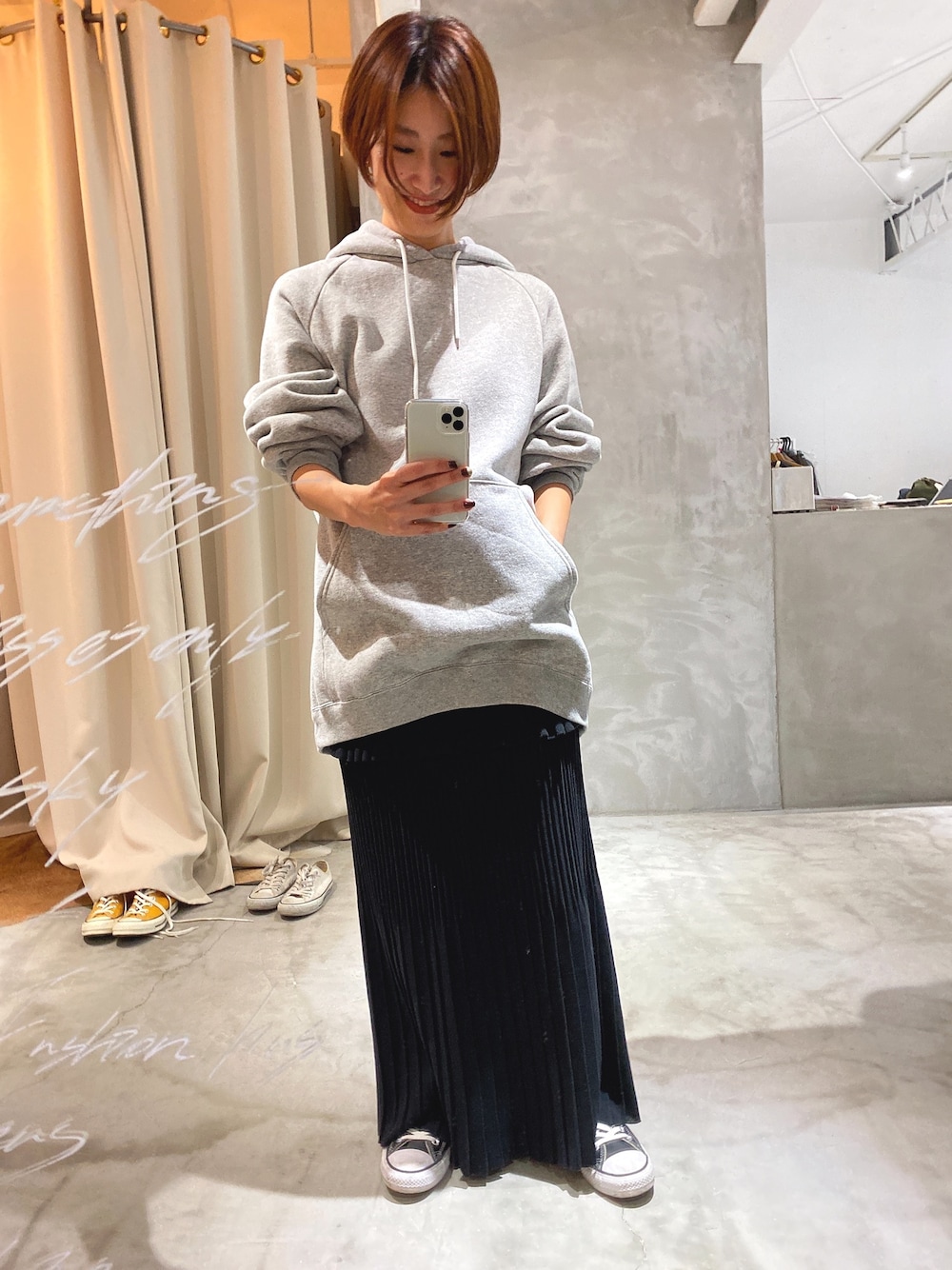 「大人カジュアル、カジュアル、ママコーデ、休日スタイル、シンプル、秋、ラフ」｜「THE SHINZONEのアイテム（スウェット、グレー系）」を使った、MERCI_西村千明さん（レディース・164cm）の秋コーディネートの1枚目の写真