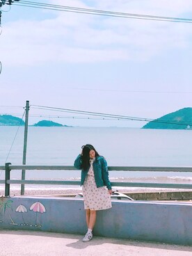 「travel」｜「アイテム（デニムジャケット）」を使った、KatieSeahさん（レディース・163cm）の秋コーディネート