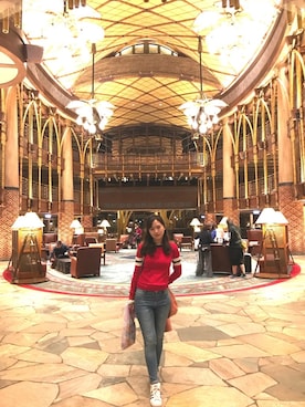 「travel」｜「アイテム（ニット/セーター）」を使った、KatieSeahさん（レディース・163cm）の秋コーディネート