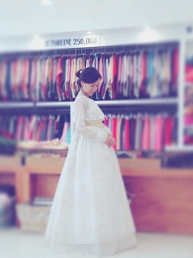 「travel」｜「アイテム（ドレス）」を使った、KatieSeahさん（レディース・163cm）の秋コーディネート
