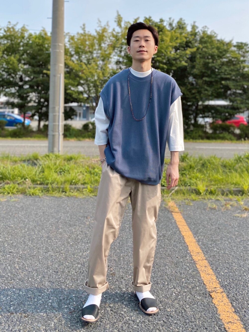 「right_on_pr、righton、ビッグシルエット、ベスト、レイヤードスタイル、きれいめカジュアル、キレイめ、くすみカラー、七分袖、ゆるコーデ」｜「PLUS ONEの【PLUS ONE】7分袖ベストレイヤード（Tシャツ/カットソー、ブルー系）」を使った、IGAYUIさん（メンズ・167cm）の夏コーディネートの1枚目の写真