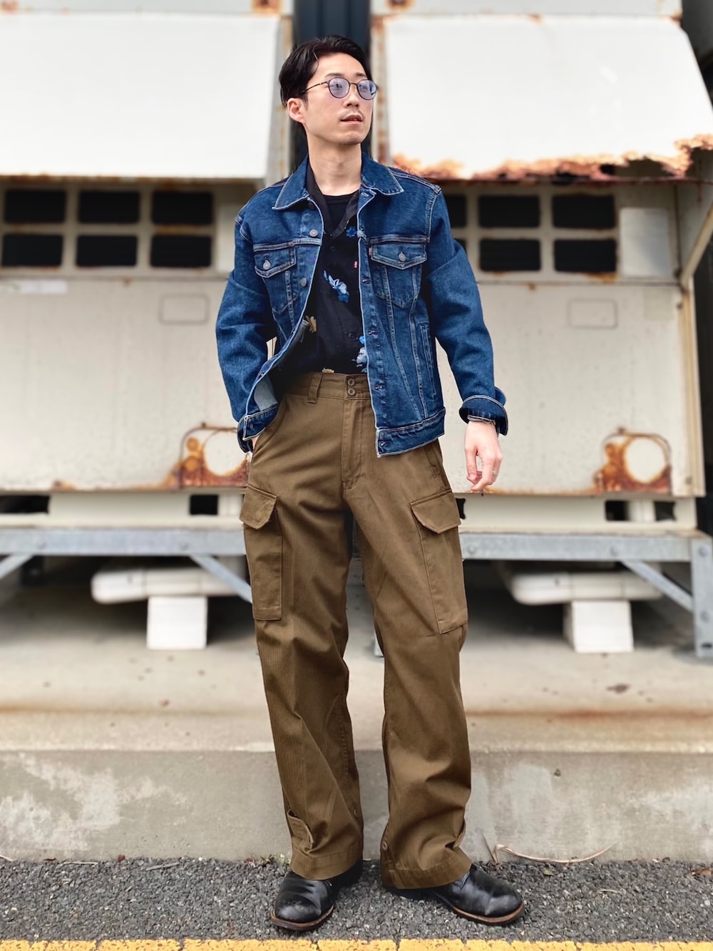 「Right-on、休日スタイル、休日コーデ、ゆるコーデ、Gジャン、デニム、ワイドパンツ、柄シャツ、半袖シャツ、Levi's」｜「Levi'sのアイテム（デニムジャケット、ブルー系）」を使った、IGAYUIさん（メンズ・167cm）の春コーディネートの1枚目の写真