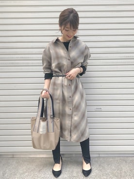 「レギンス」｜「アイテム（シャツワンピース、ベージュ系）」を使った、moccoさん（レディース・156cm）の秋コーディネート