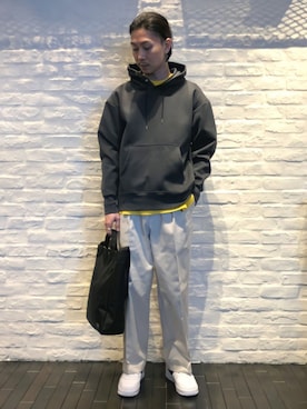 「URBAN RESEARCH（アーバンリサーチ）のアイテム（チノパンツ）」を使った、uchidaさん（メンズ・172cm）の春コーディネート