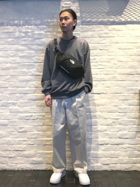 「URBAN RESEARCH（アーバンリサーチ）のアイテム（チノパンツ）」を使った、uchidaさん（メンズ・172cm）の春コーディネート