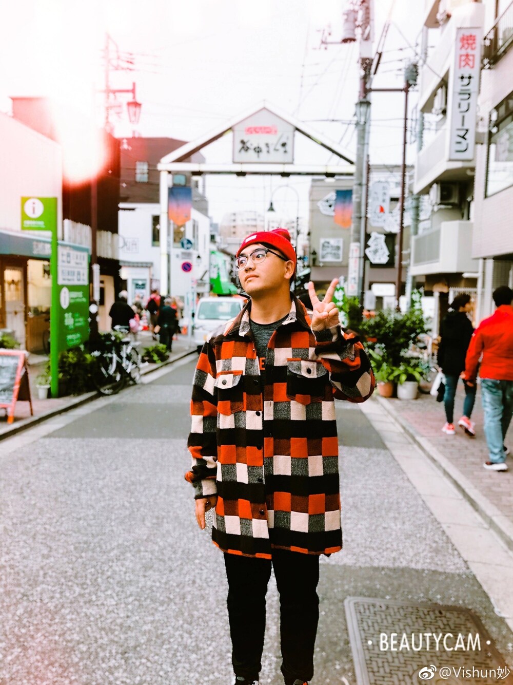「TOKYO」｜「JEANASISのアイテム（その他アウター、ブラウン系）」を使った、arvin妙妙さん（メンズ・175cm）の秋コーディネートの1枚目の写真