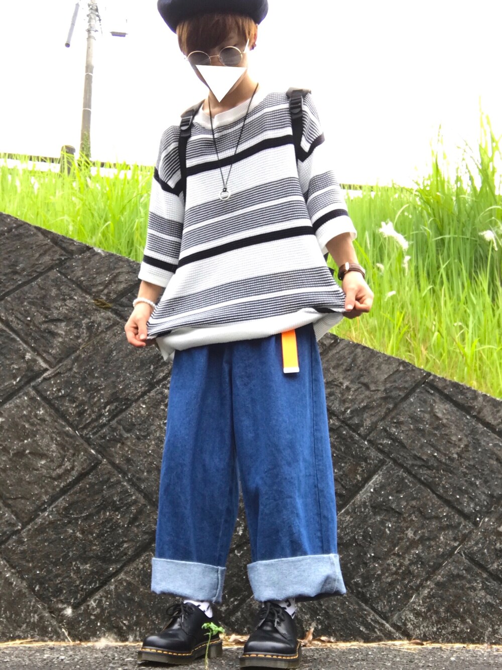 「ドラフトウィゴー、夏コーデ、カジュアル、バギーパンツ、ロールアップ、サマーニット、ボーダー、めがね、デニムパンツ、低身長」｜「Right-onのアイテム（ハンチング/ベレー帽、ブルー系）」を使った、Johnさん（メンズ・153cm）の夏コーディネートの1枚目の写真