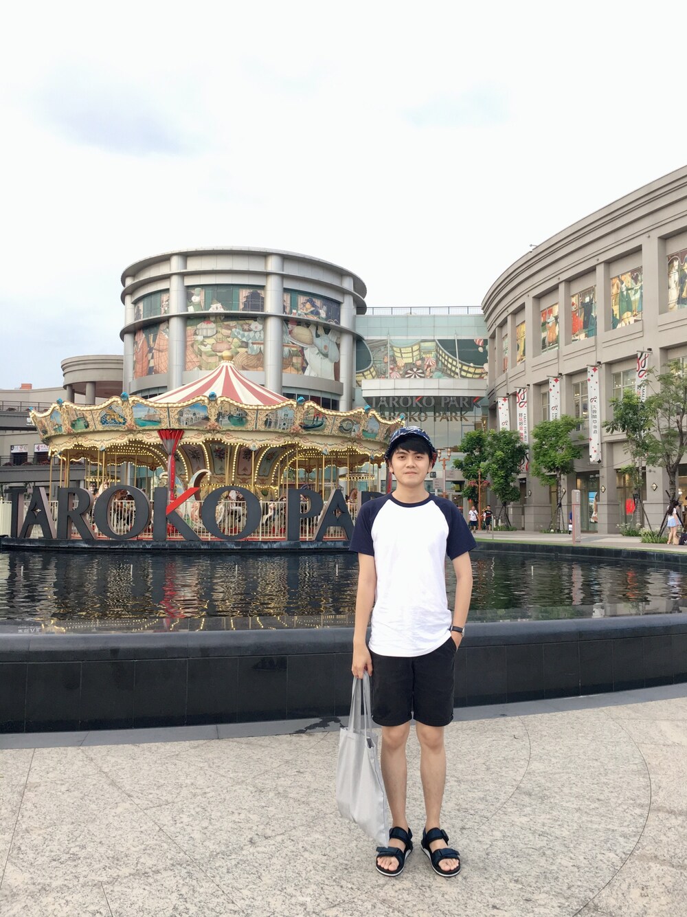 「ootd、kaohsiung、Taiwan、Pull&Bear、FOREVER 21、Daniel Wellington、boy、men」｜「Moneyhatのアイテム（ハット、その他）」を使った、Owen_Hsieh_TWさん（メンズ・175cm）の秋コーディネートの1枚目の写真