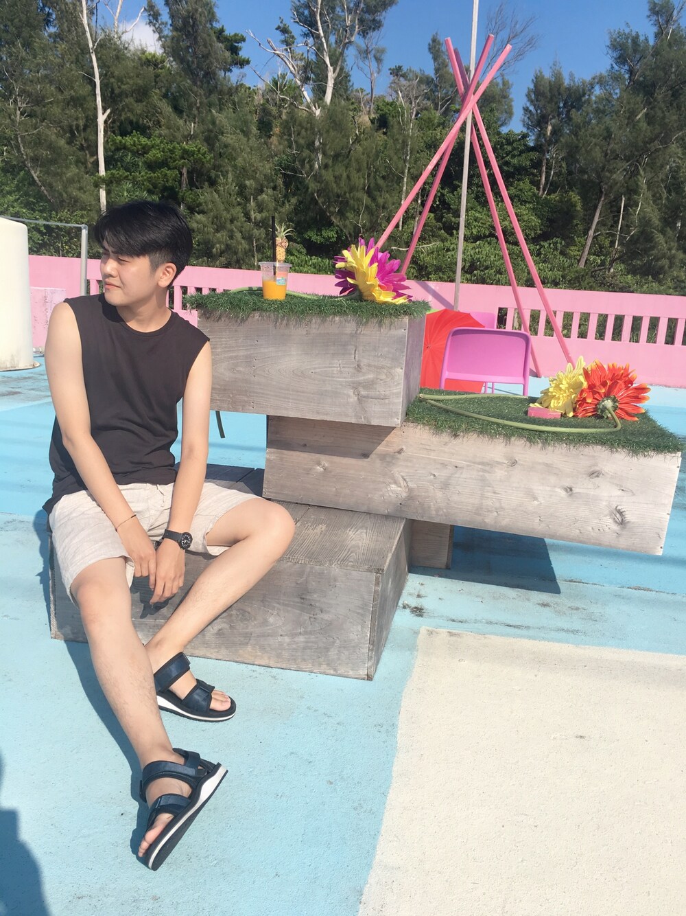 「Okinawa、Japan、ootd、H&M、casual、CASIO、Hawkins、boy、men」｜「H&Mのアイテム（Tシャツ/カットソー、ブラック系）」を使った、Owen_Hsieh_TWさん（メンズ・175cm）の秋コーディネートの1枚目の写真
