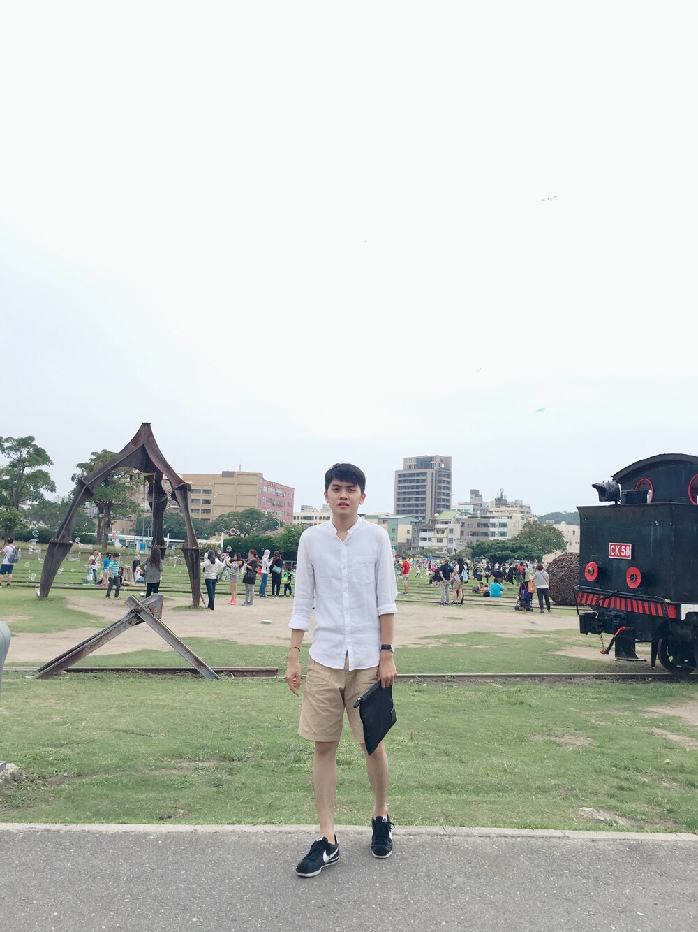 「kaohsiung、Taiwan、ootd、H&M、NIKE、Calvin Klein Jeans、boy、men」｜「H&Mのアイテム（シャツ/ブラウス、ホワイト系）」を使った、Owen_Hsieh_TWさん（メンズ・175cm）の秋コーディネートの1枚目の写真