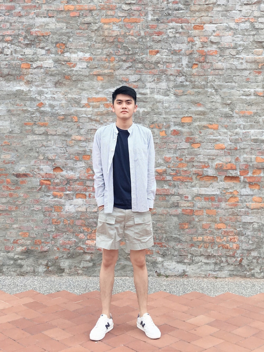 「kaohsiung、Taiwan、ootd、H&M、UNIQLO、GU、New Balance、boy、men」｜「GUのアイテム（シャツ/ブラウス、ホワイト系）」を使った、Owen_Hsieh_TWさん（メンズ・175cm）の秋コーディネートの1枚目の写真