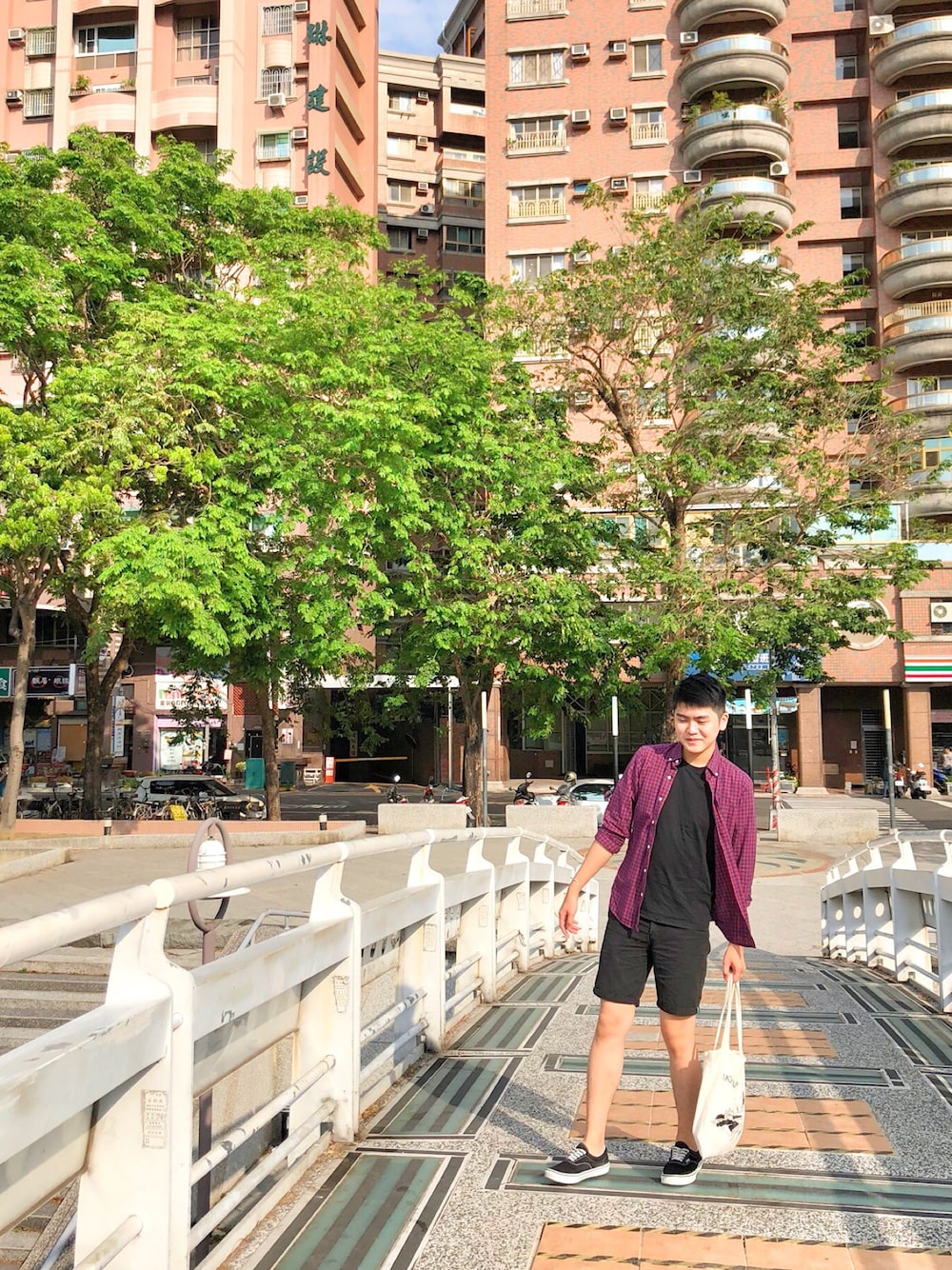 「ootd、Taiwan、kaohsiung、boy、men、MUJI、GAP」｜「GAPのGap オックスフォードチェック スタンダードフィットシャツ（シャツ/ブラウス、グレー系）」を使った、Owen_Hsieh_TWさん（メンズ・175cm）の春コーディネートの1枚目の写真