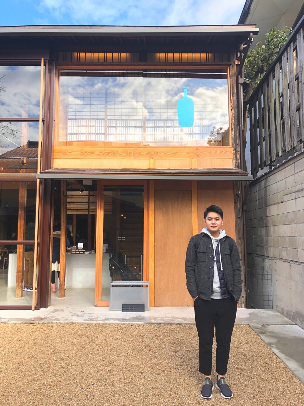 「osaka、Japan、ootd、men、bluebottlecoffee、kyoto、UNIQLO、MUJI、NIKE、GU」｜「GUのアイテム（チノパンツ、ブラック系）」を使った、Owen_Hsieh_TWさん（メンズ・175cm）の冬コーディネートの1枚目の写真