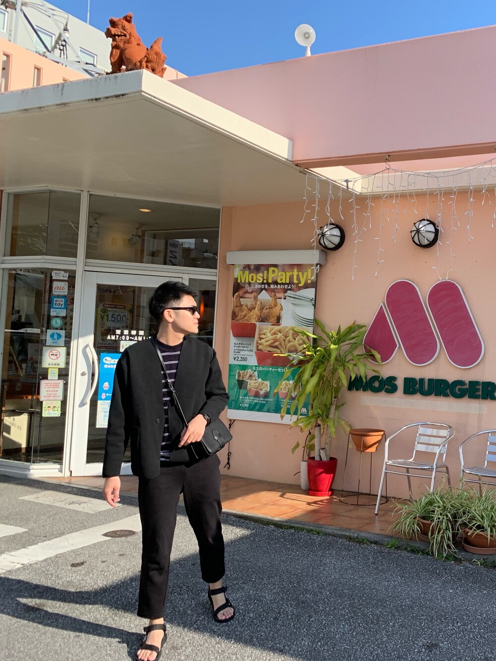 「Okinawa、Japan、men、ootd、H&M、Hawkins、GLOBAL WORK、GU、Vero moda、Sunglasses」｜「Vero Modaのアイテム（ショルダーバッグ、ブラック系）」を使った、Owen_Hsieh_TWさん（メンズ・175cm）の冬コーディネートの1枚目の写真