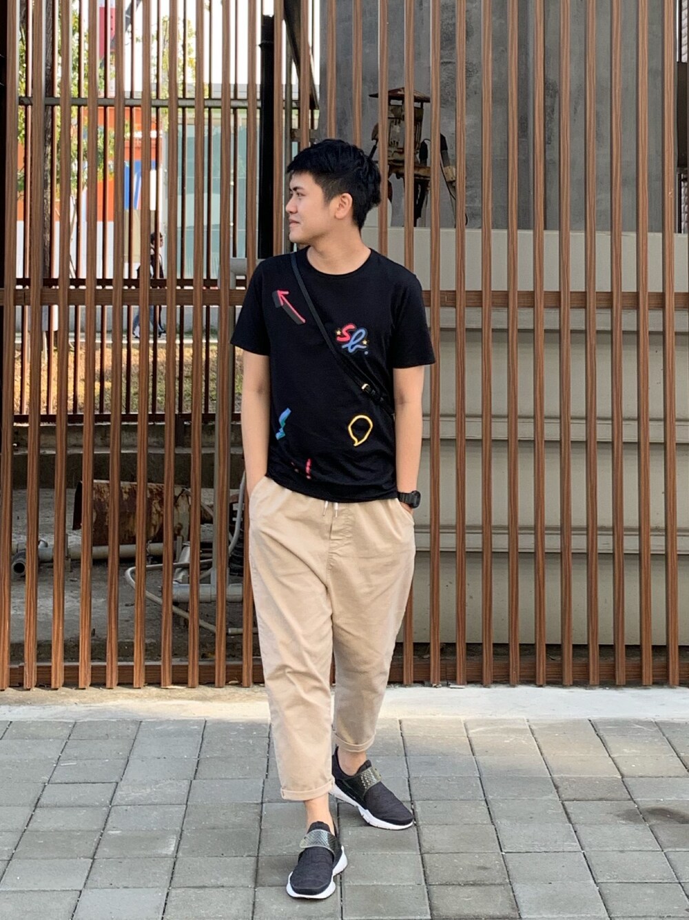 「boy、men、ootd、kaohsiung、Taiwan、life、WEAR」｜「SPORT B.のアイテム（Tシャツ/カットソー、ブラック系）」を使った、Owen_Hsieh_TWさん（メンズ・175cm）の春コーディネートの1枚目の写真
