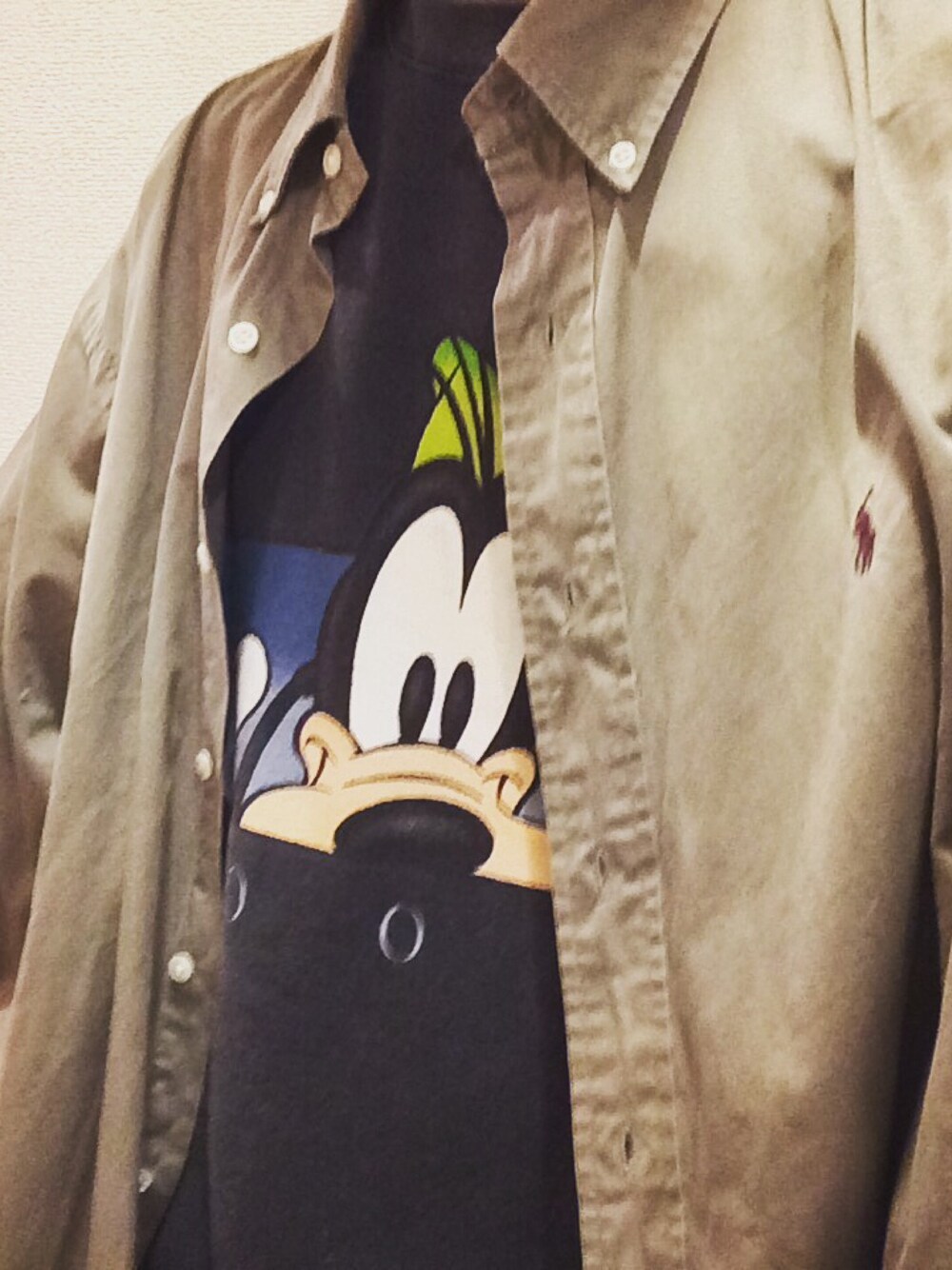 「VINTAGE、vintage clothes、Polo Ralph Lauren、XXL、超ビッグサイズ、HIPHOP、disney、vintage disney、グーフィー、キャラディネート」｜「DISNEY VINTAGEのアイテム（スウェット、ブラック系）」を使った、まいたけさんさん（メンズ・168cm）の春コーディネートの1枚目の写真