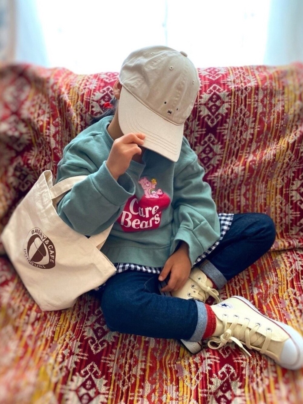 「スウェット、デニム、ハイカットスニーカー、キャップ、トートバッグ、b.Room、LOWRYS FARM、converse、しまむら、キッズコーデ」｜「b・ROOMの【Care Bears】裏毛 ケアベア刺しゅうギンガムフリルトレーナー（スウェット、グリーン系）」を使った、ｍａｍｅ＊さん（キッズ・90cm）の春コーディネートの1枚目の写真