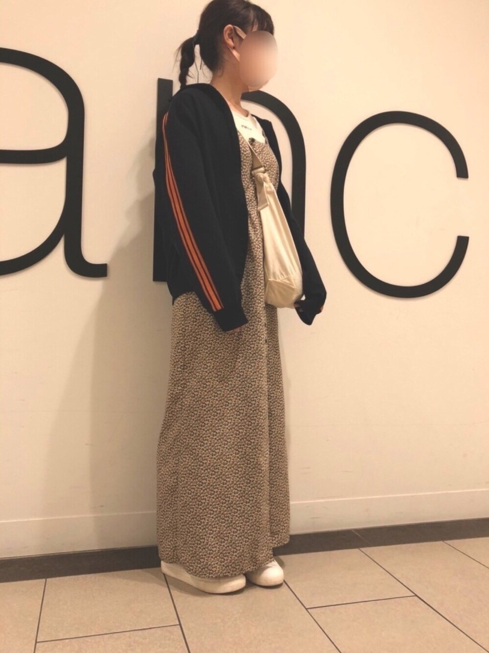 「秋のコーデ、ロングワンピース、古着MIX」｜「Kastaneの花柄ボタンマキシワンピース（ワンピース、イエロー系）」を使った、#mishuさん（レディース・156cm）の秋コーディネートの1枚目の写真