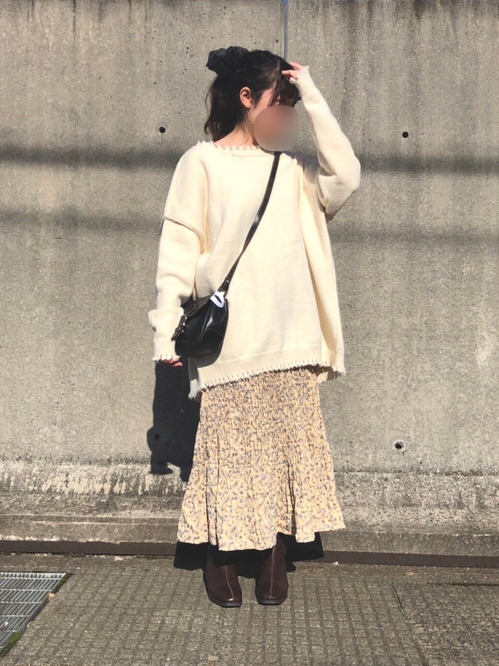 「休日スタイル、ゆるコーデ、ユニクロ」｜「NEUNAの4WAYルーズタッセルダメージニットカーディガン（ニット/セーター、ホワイト系）」を使った、#mishuさん（レディース・156cm）の秋コーディネートの1枚目の写真
