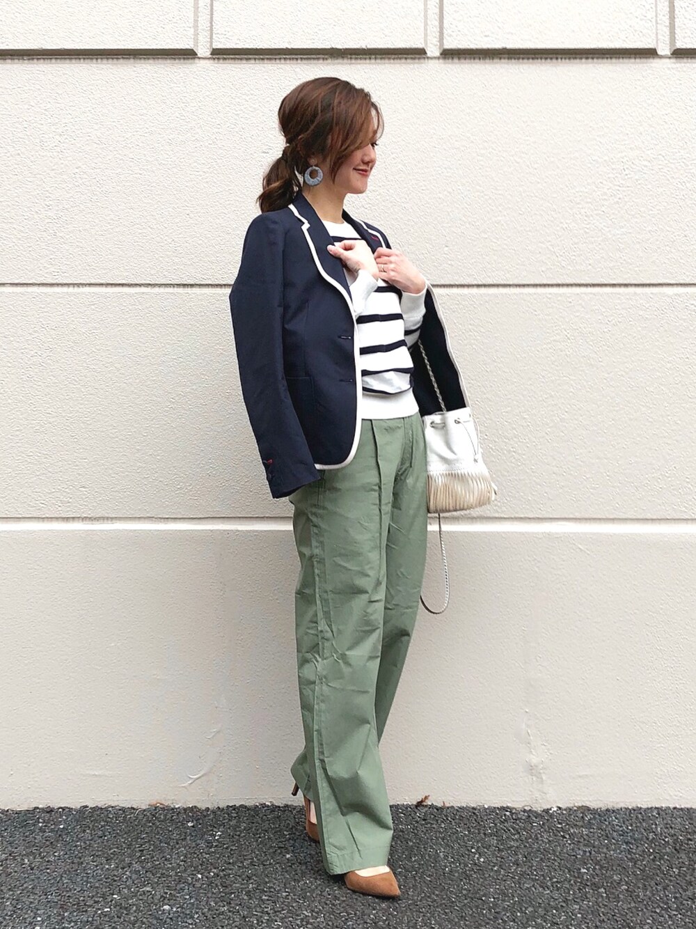 「UNIQLO、ユニクロ、イネス、パイピング、ジャケット、オトナカジュアル、春コーデ、きれいめカジュアル、ママコーデ」｜「UNIQLOのアイテム（ジャケット/アウター、ブルー系）」を使った、JUNKOさん（レディース・162cm）の冬コーディネートの1枚目の写真