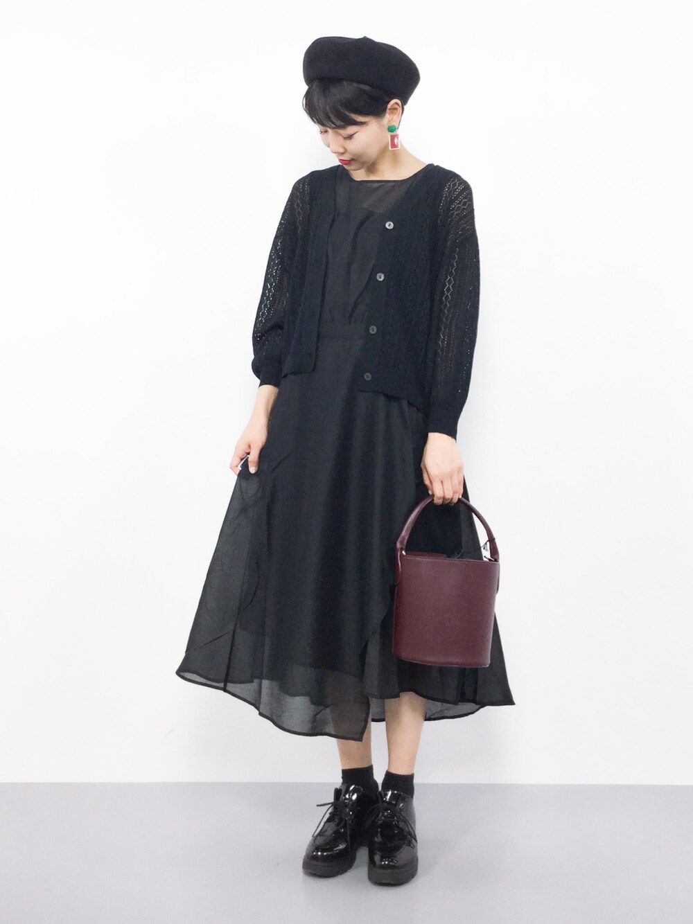 「カーディガン、ワンピース、black、ブラック、夏、黒、ガーリー、シンプルコーデ、夏コーデ、PAGEBOY」｜「PAGEBOYのイレヘムフリルワンピース（ワンピース、ブラック系）」を使った、ambiさん（レディース・160cm）の夏コーディネートの1枚目の写真